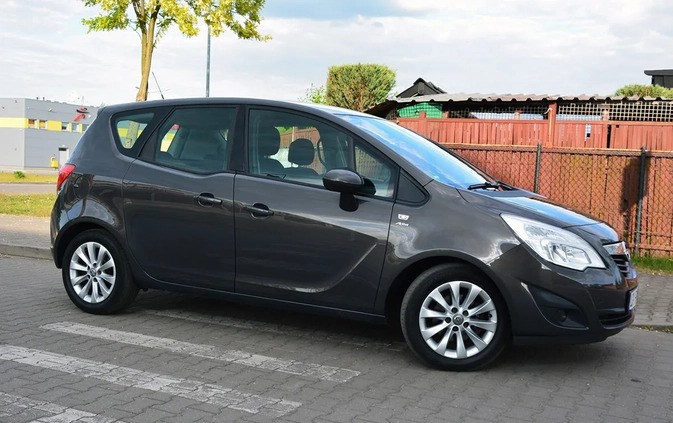 Opel Meriva cena 26900 przebieg: 137000, rok produkcji 2013 z Gostynin małe 596